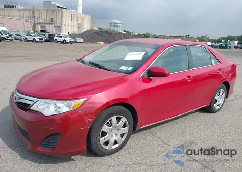 2014 Toyota Camry L/Se/Le/Xle z USA, uszkodzony, nr VIN 4T4BF1FK8ER441981
